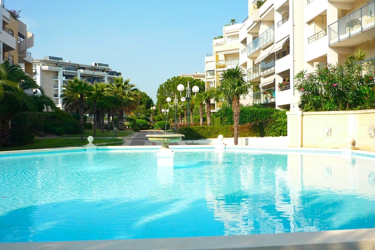 Piscine location saisonnière Cabinet Gifa