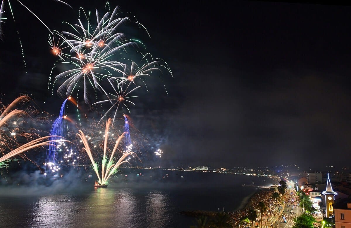 Feu d'artifice sur la promenade du Cros-de-Cagnes